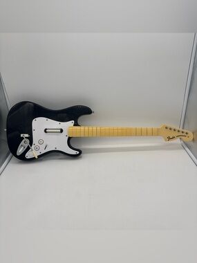 Rock Band Wii Fender Stratocaster 19091 Guitar - No Dongle - Tested Works